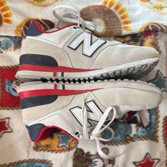 New Balance Cream and Red Sneakers - Picture 6 of 6